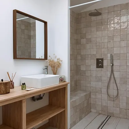 Celine With Private Pool For 6 People In *